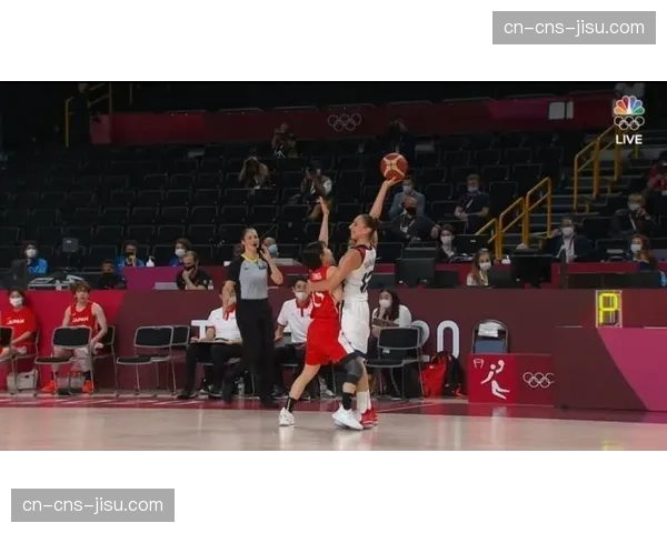 “伤愈归来：凤凰城水星队中锋布兰妮·格里纳的休赛期训练纪实”